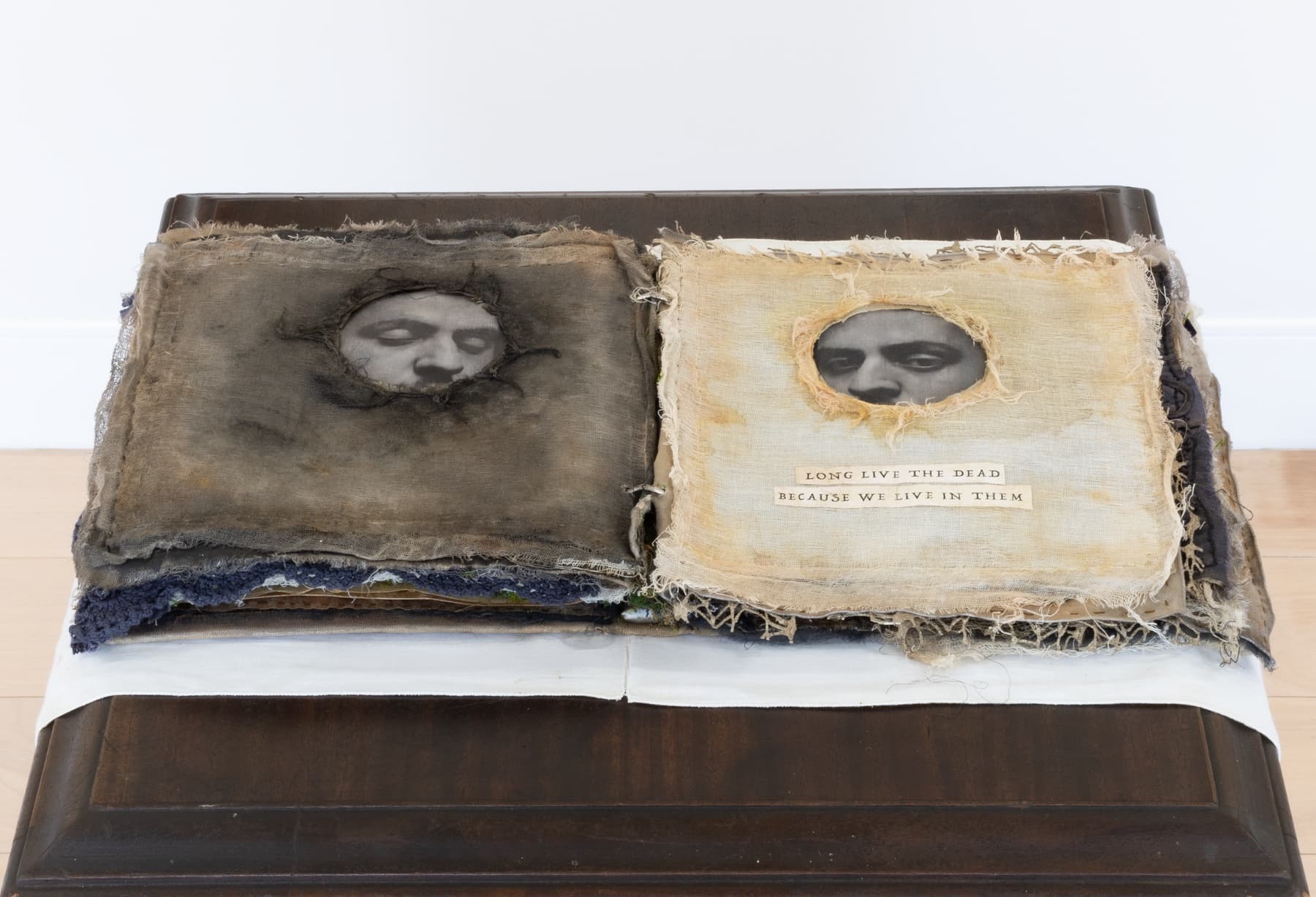 Momento Mori (2025) by Lara Felipe